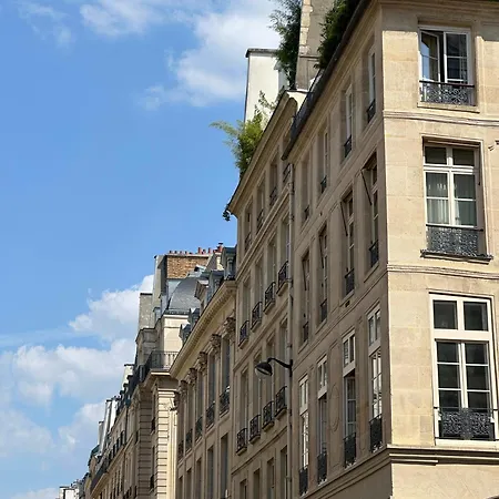 Luxury Family Getaway Near Place Vendome Paris