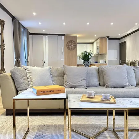 Luxury Family Getaway Near Place Vendome Apartment