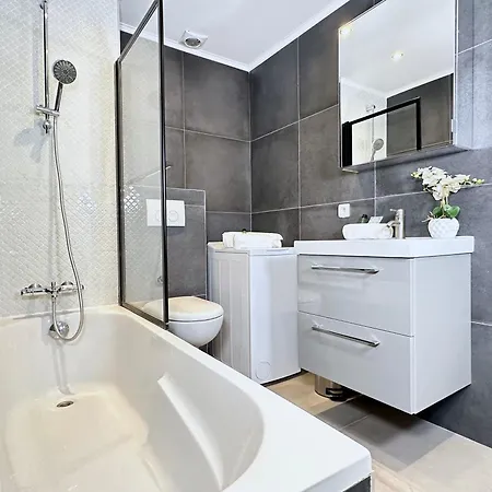 Luxury Family Getaway Near Place Vendome
