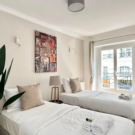 Luxury Family Getaway Near Place Vendome Apartment Paris