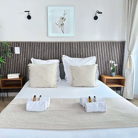 Luxury Family Getaway Near Place Vendome Apartment Paris