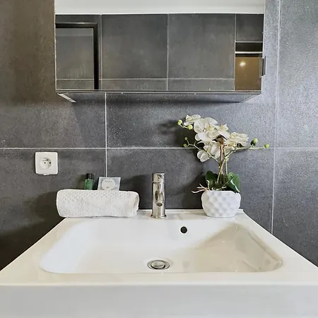 Luxury Family Getaway Near Place Vendome *