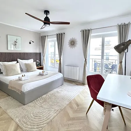 Luxury Family Getaway Near Place Vendome Apartment Paris