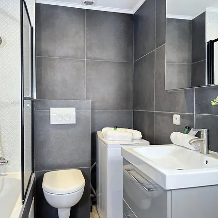 Luxury Family Getaway Near Place Vendome Paris