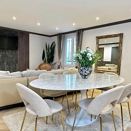 Luxury Family Getaway Near Place Vendome Apartment Paris